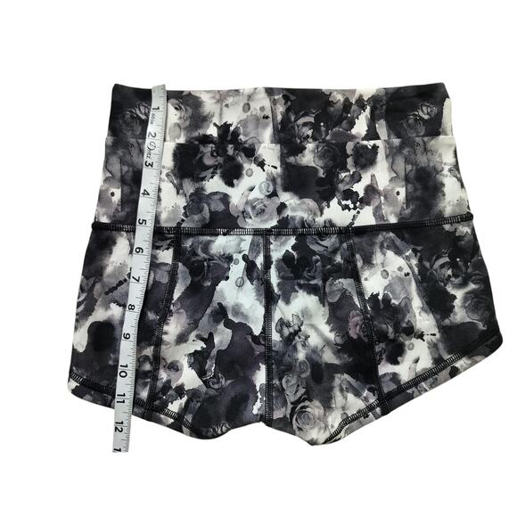 Lululemon Wunder Under Short 2" Size 6 Black & White Foral - Picture 9 of 11